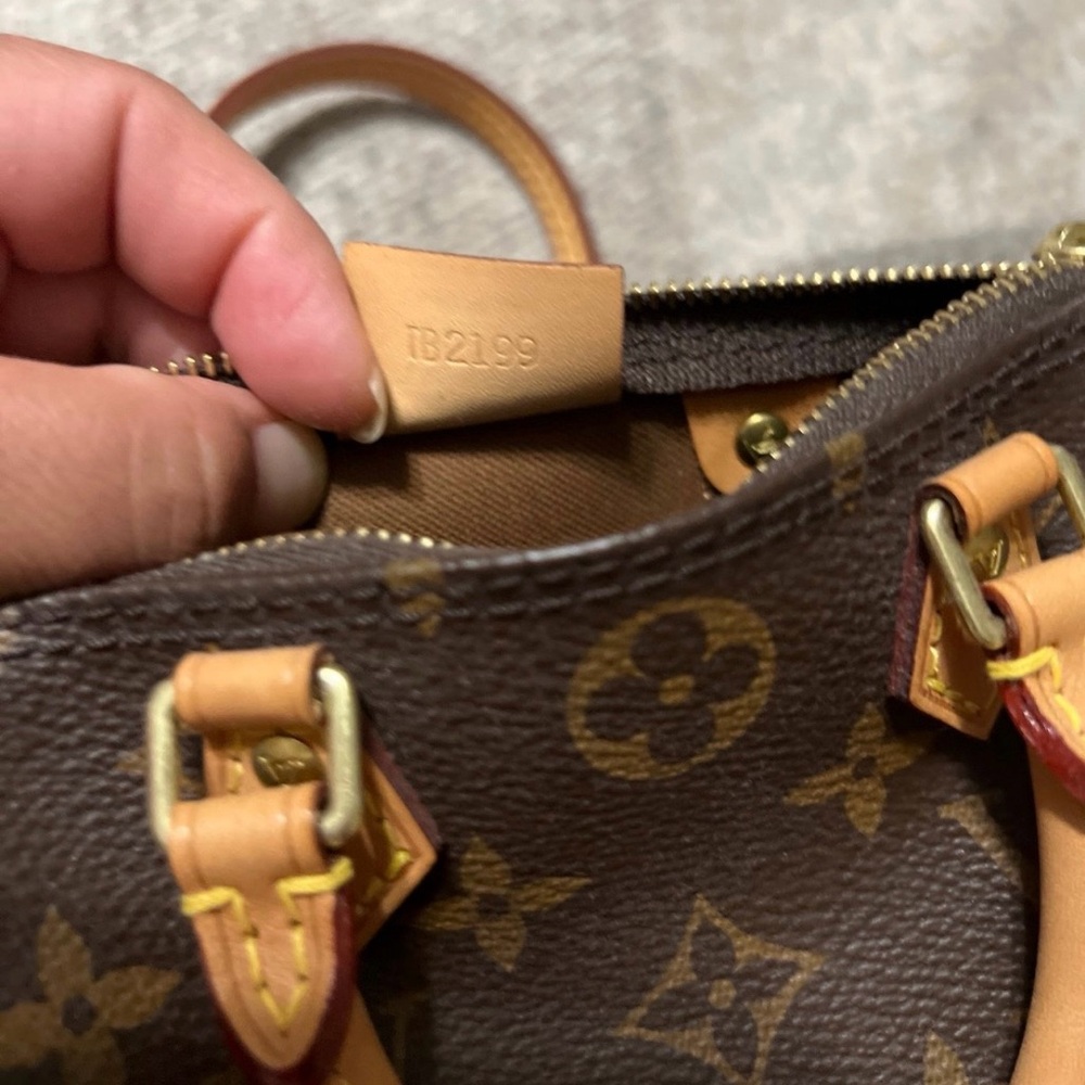 Louis Vuitton Mini Brown Monogram Bag

Speedy Nano! - Picture 7 of 10